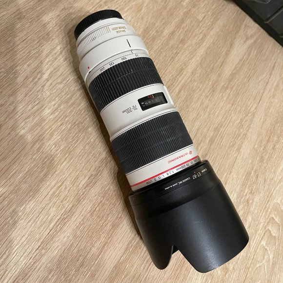 Canon EF 70-200mm L IS II USM Lens - Picture 1 of 4